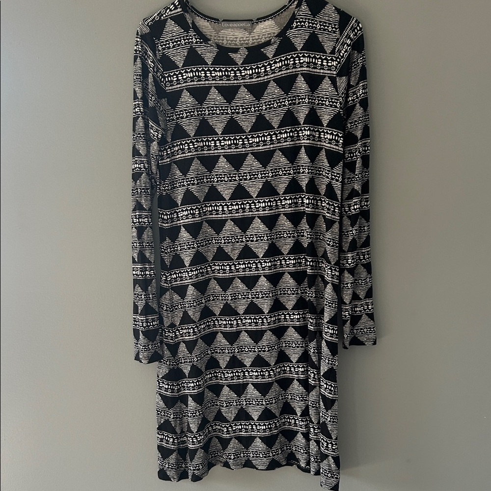 Leota Black & White Geometric Long Sleeve Tunic